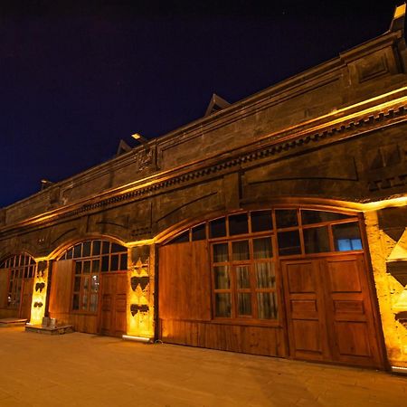 Ahiska Palas Otel Kars Bagian luar foto