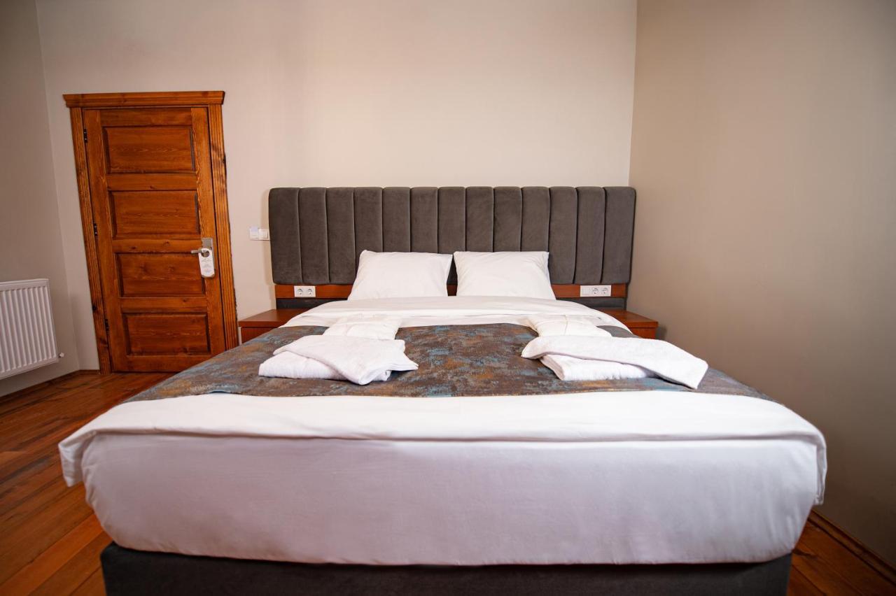 Ahiska Palas Otel Kars Bagian luar foto