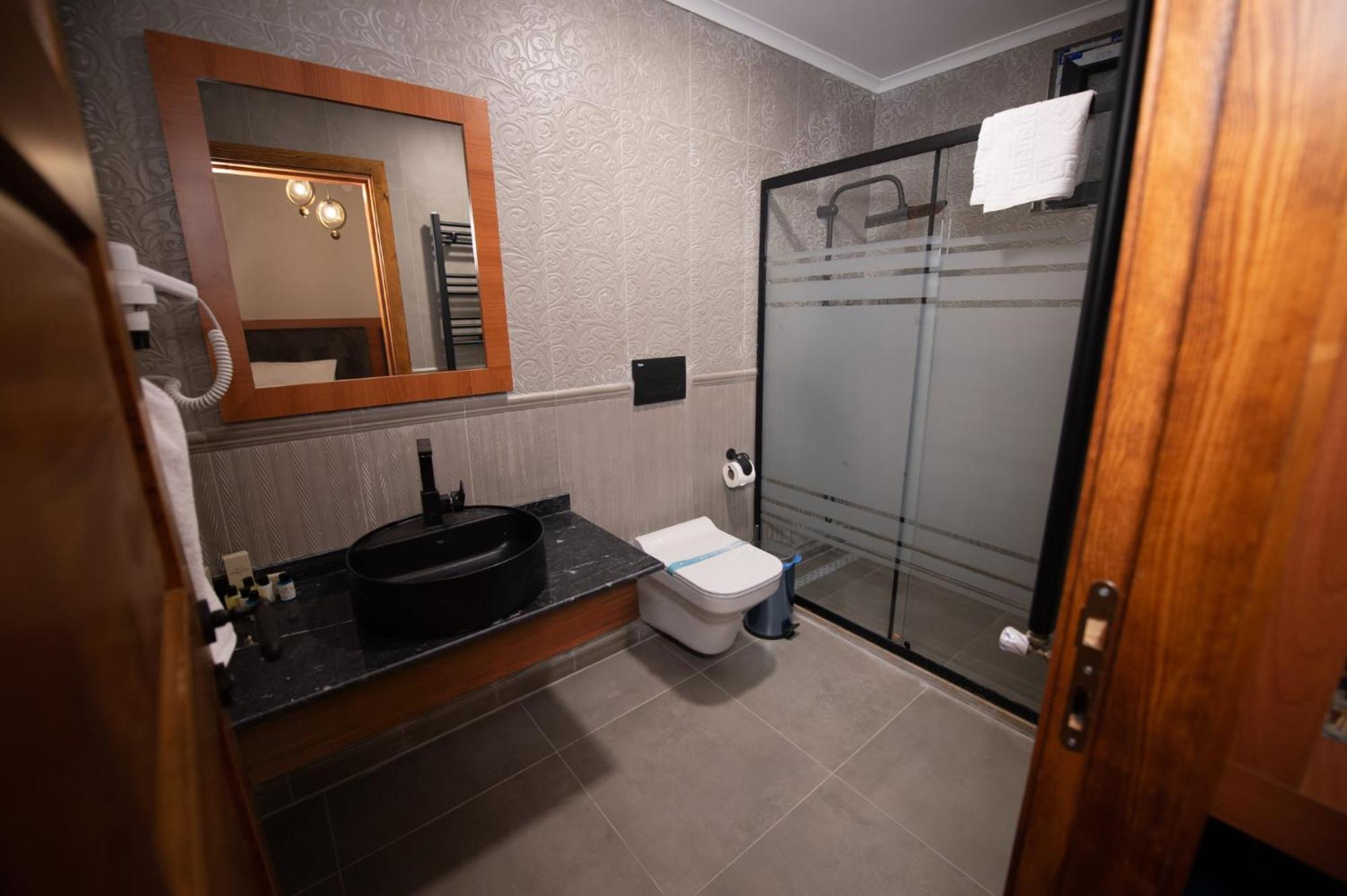 Ahiska Palas Otel Kars Bagian luar foto